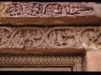 MUKTE050   窓枠　パンチャタントラのサルとワニ